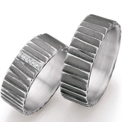 Ringpaar mit Struktur aus schwarz rhodiniertem Silber
