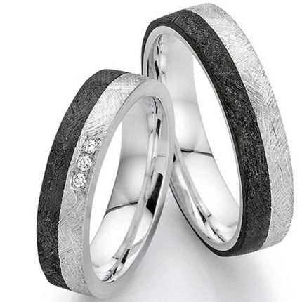Einzigartige Ringe aus Carbon mit Silber und eismatter Oberfläche