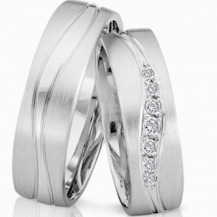 Ringe aus Silber mit Rillenmotiv, wahlweise mit 7 Brillanten oder Zirkonia