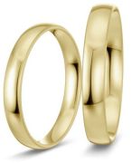 Poliertes Ringpaar aus Gold mit unterschiedlichen Breiten