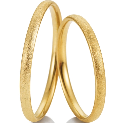 Schmales Ringpaar aus Gold mit eismatter Oberfläche