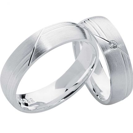 Ringe aus Silber, längsmatt, mit verschnittenen diagonalen Fugen und wahlweise Zirkonia