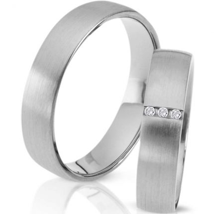 Schlichte Ringe aus längsmattem Silber und wahlweise 3 Brillanten oder Zirkonia