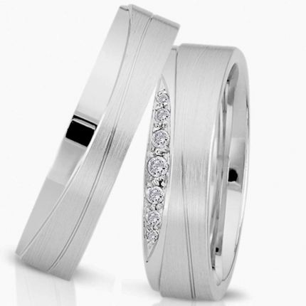 Ringe aus Silber mit verschiedenen Oberflächen wahlweise mit 7 Brillanten