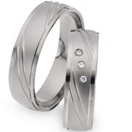 Ringe aus Silber mit Rillenmuster, wahlweise mit 3 Brillanten oder Zirkonia