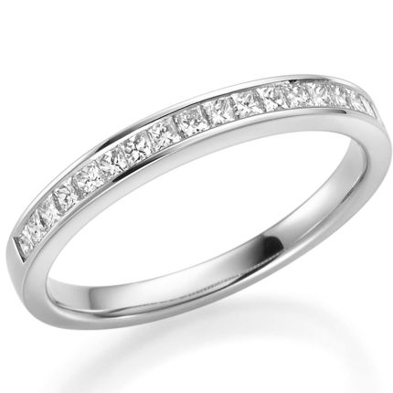 Wunderschöner Ring mit 19 Princess Diamanten aus 750 Weißgold