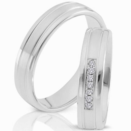 Schlichte Ringe aus Silber längsmatt, poliert und parallelen Fugen, wahlw. 7 Brillanten oder Zirkon