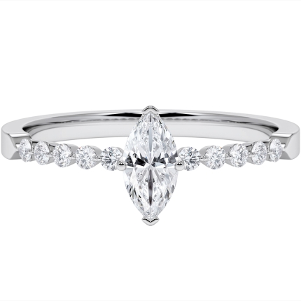 Verlobungsring aus Platin mit 0,4 ct Diamant im Marquiseschliff zwischen 10 Brillanten gefasst