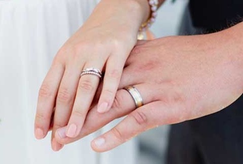 Ehering mit oder ohne Kristallstein  Mann & Frau  diverse Größen 