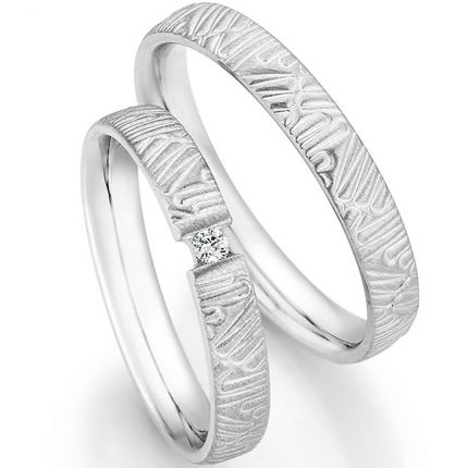 Ringpaar aus Silber mit strukturierter Oberfläche und wahlweise Brillant